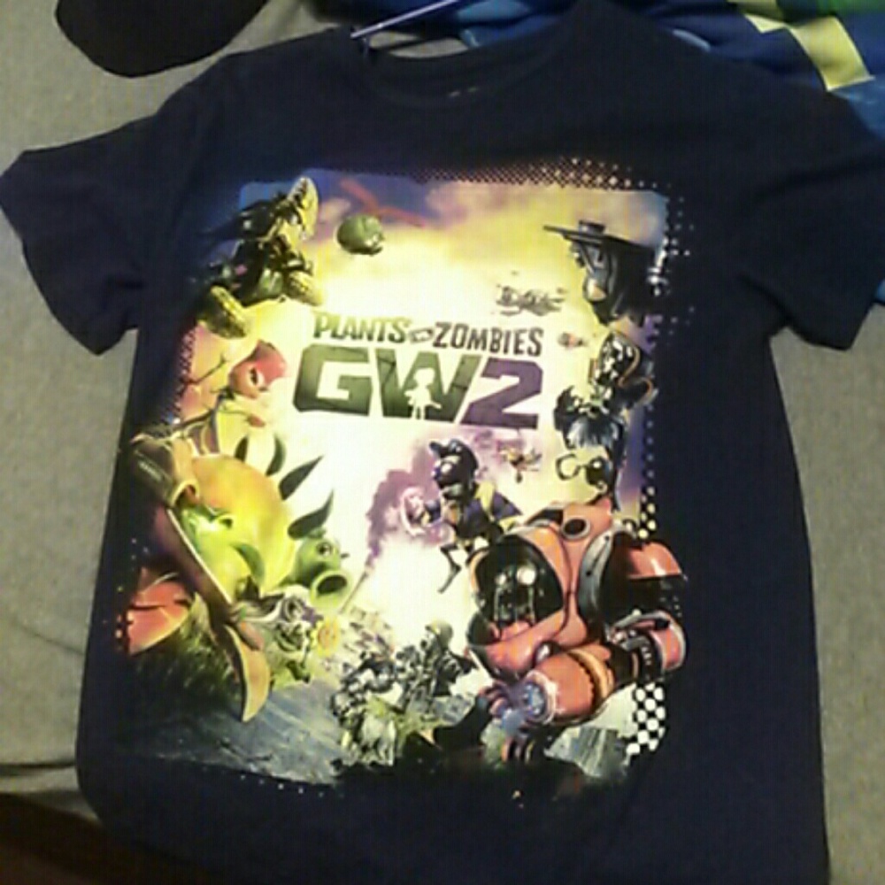 Boys Plants vs Zombies tee Size Medium